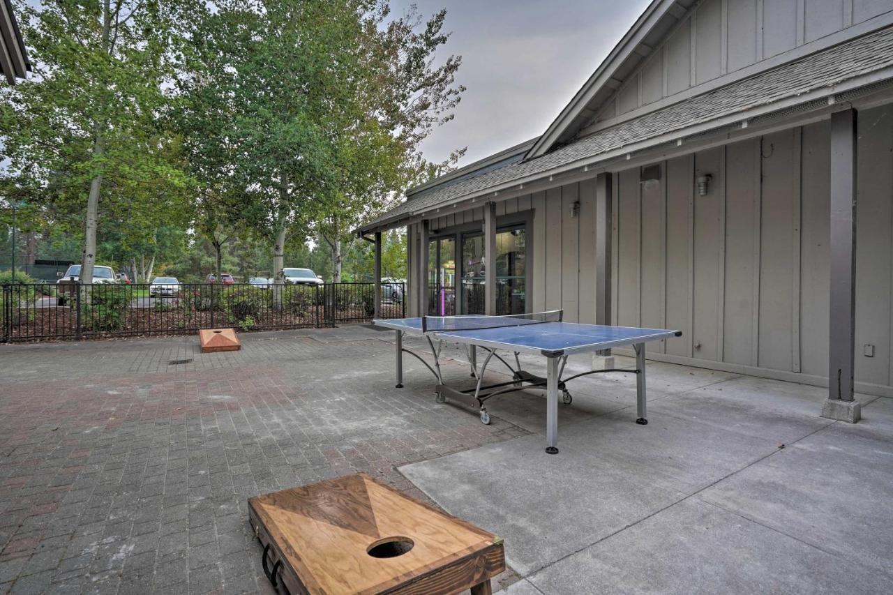 Chalet At Running Y Resort With Wraparound Deck! Klamath Falls Bagian luar foto