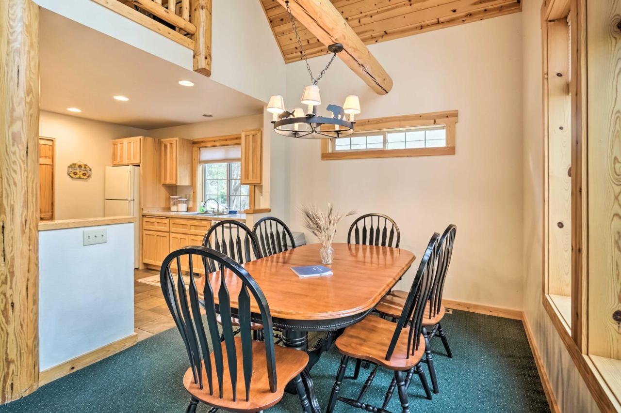 Chalet At Running Y Resort With Wraparound Deck! Klamath Falls Bagian luar foto