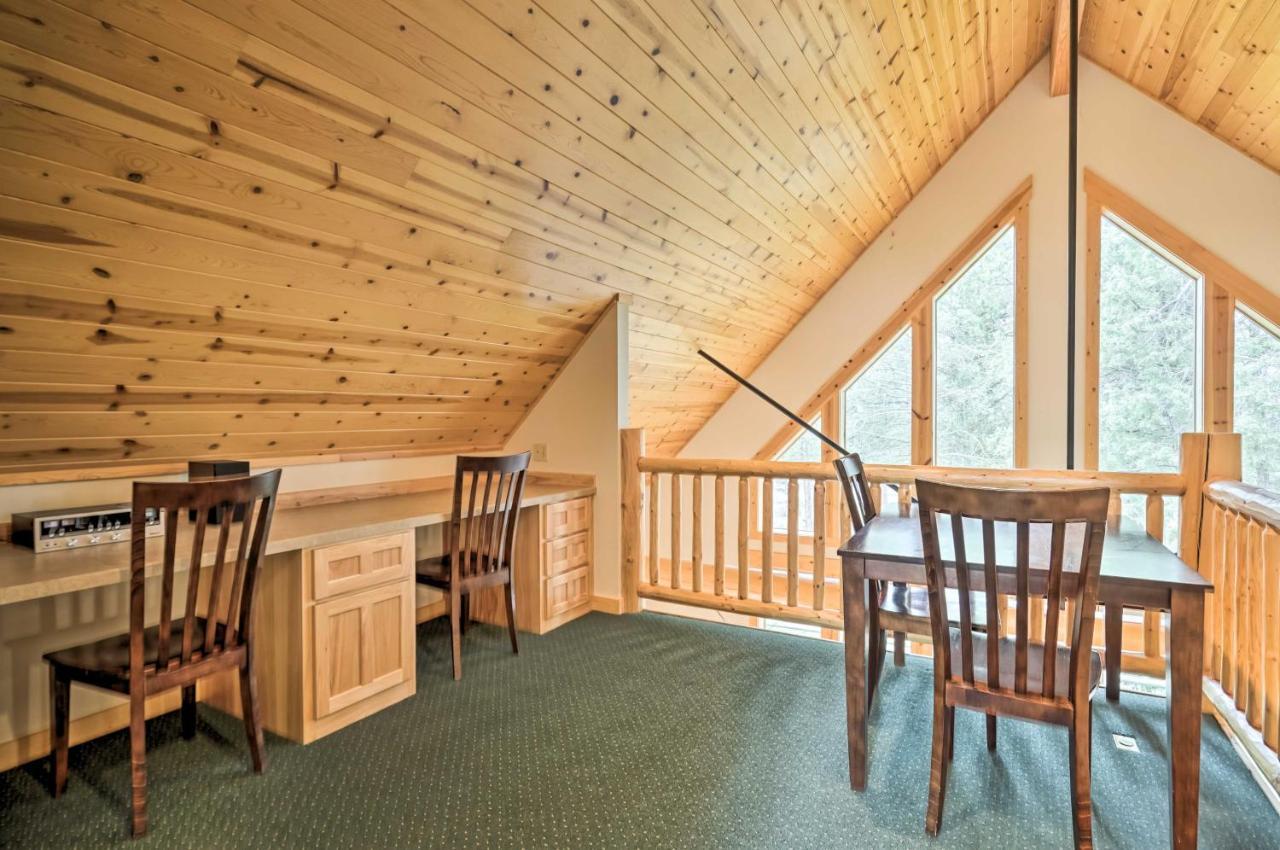 Chalet At Running Y Resort With Wraparound Deck! Klamath Falls Bagian luar foto
