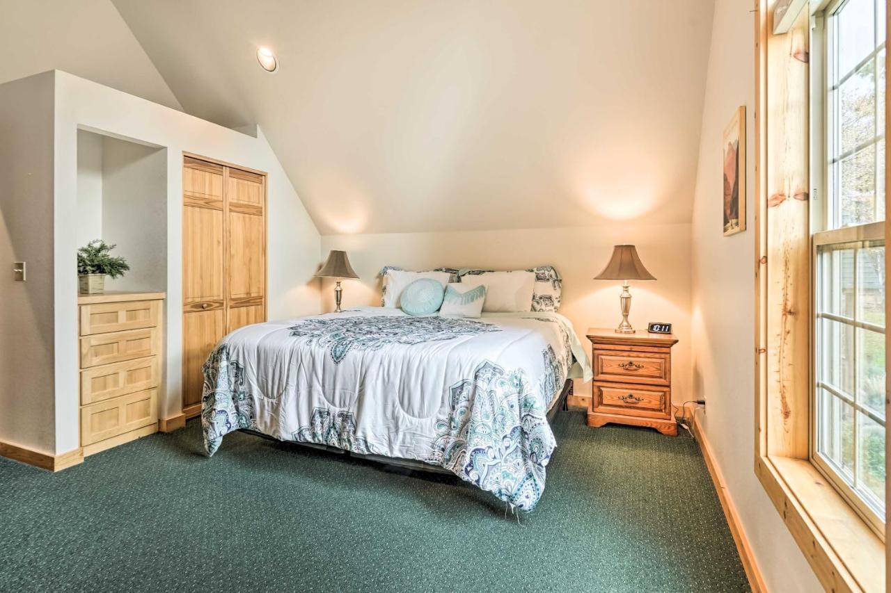 Chalet At Running Y Resort With Wraparound Deck! Klamath Falls Bagian luar foto
